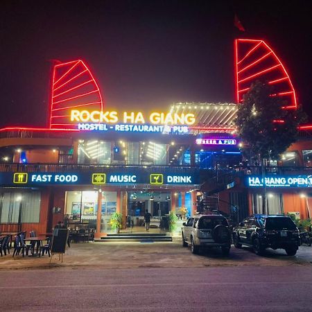 Rocks Ha Giang Hostel & Tour מראה חיצוני תמונה