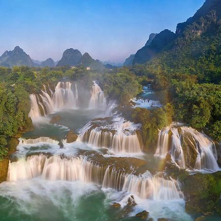 Rocks Ha Giang Hostel & Tour מראה חיצוני תמונה