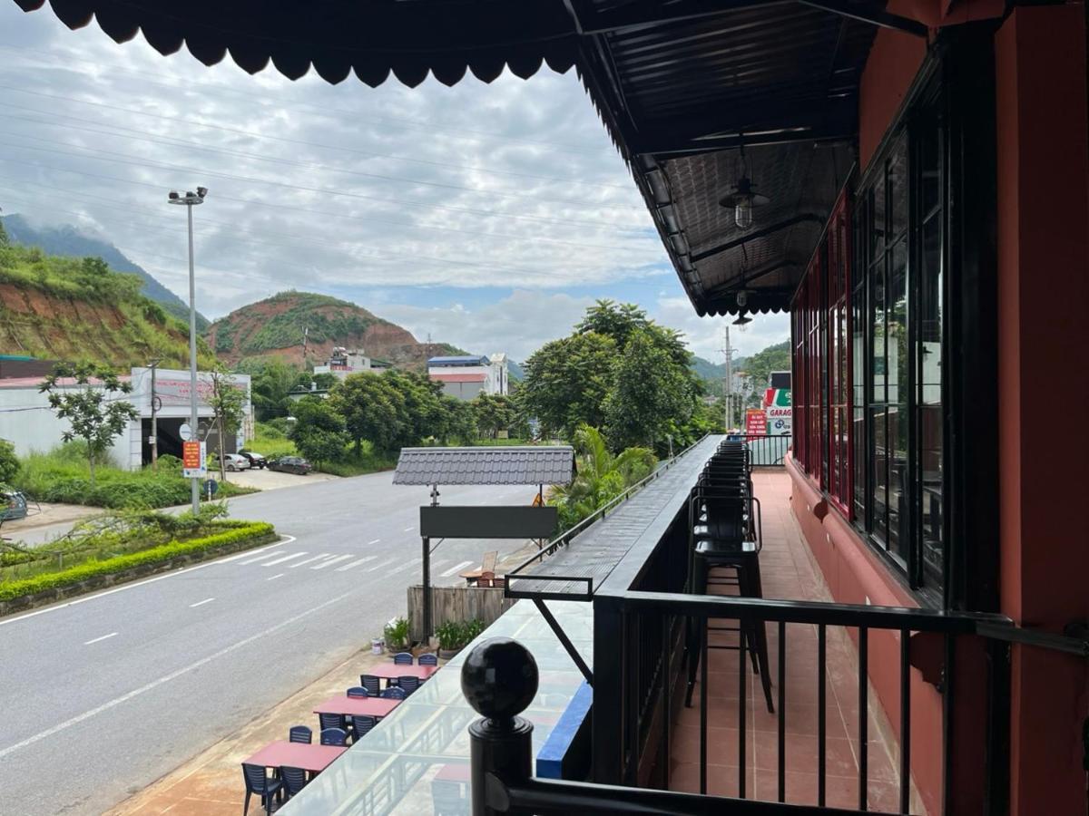 Rocks Ha Giang Hostel & Tour מראה חיצוני תמונה