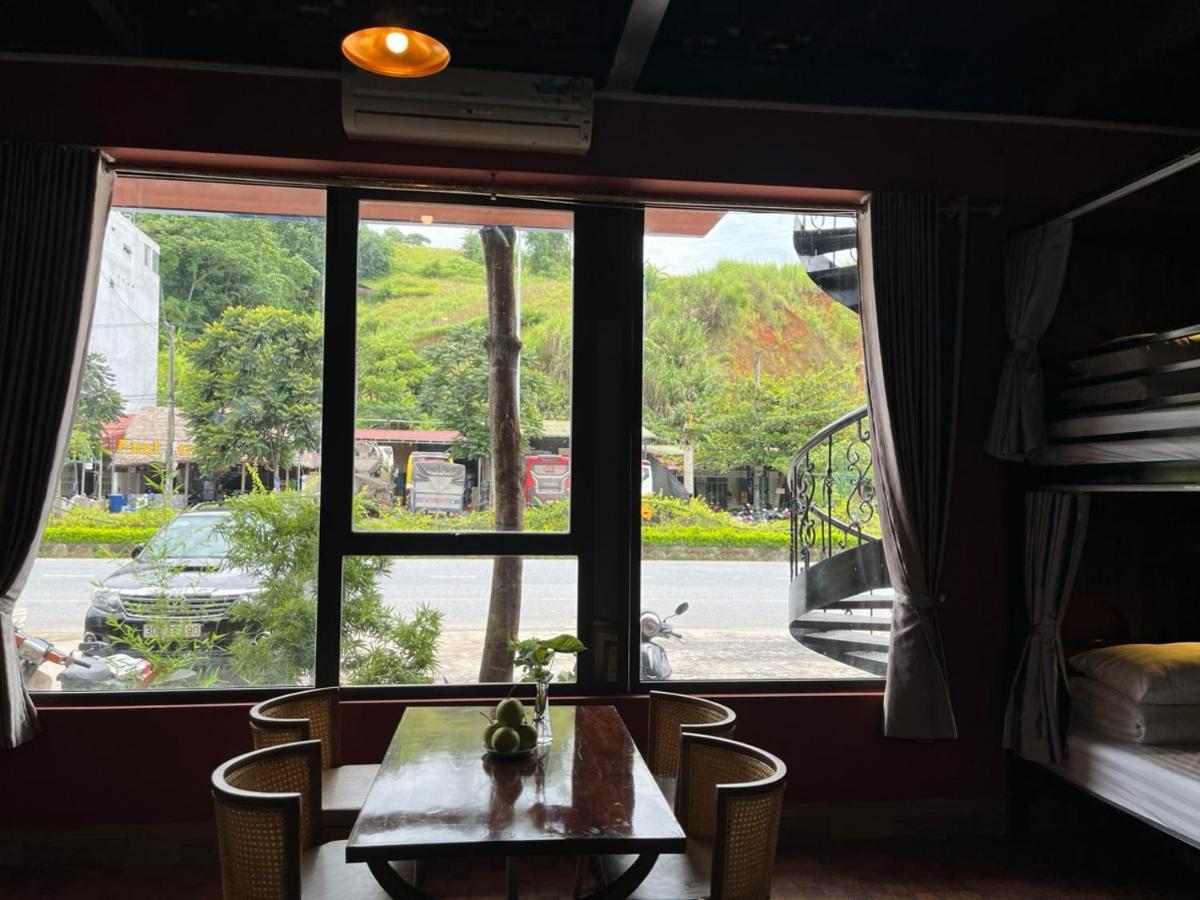 Rocks Ha Giang Hostel & Tour מראה חיצוני תמונה