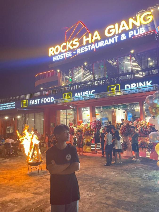 Rocks Ha Giang Hostel & Tour מראה חיצוני תמונה