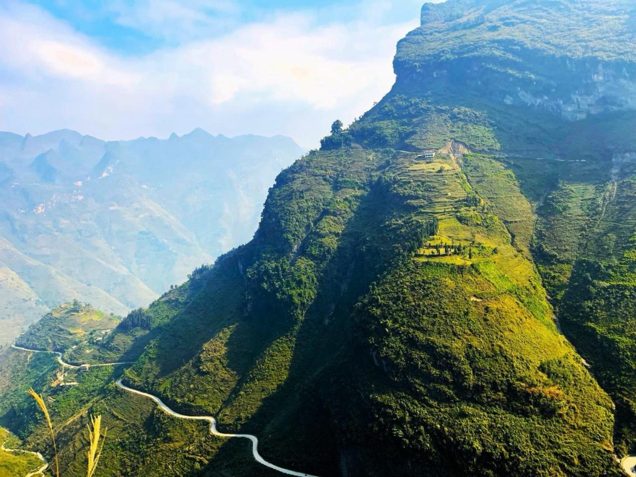 Rocks Ha Giang Hostel & Tour מראה חיצוני תמונה