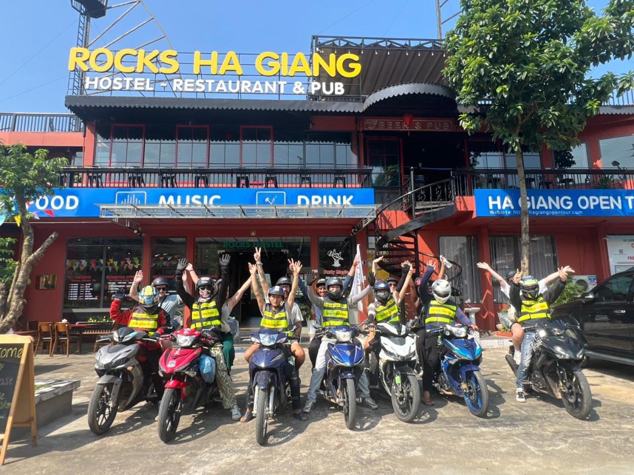 Rocks Ha Giang Hostel & Tour מראה חיצוני תמונה
