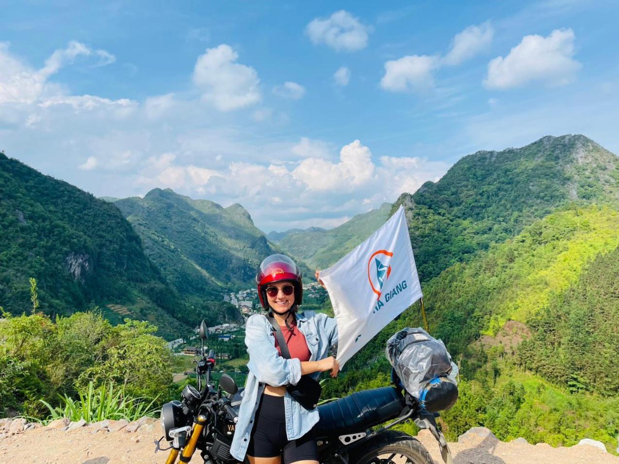 Rocks Ha Giang Hostel & Tour מראה חיצוני תמונה